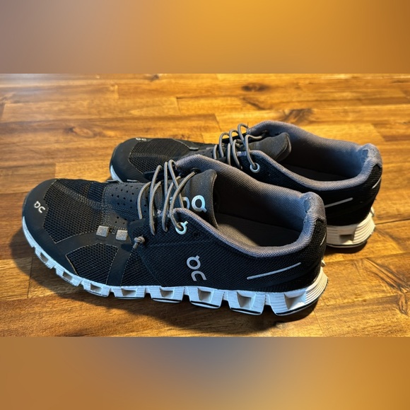 On Cloud Cloud 7 Shoes - Picture 1 of 6